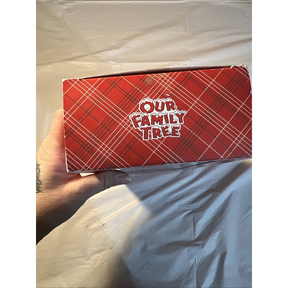 Alice in Wonderland Our Family Tree A Holiday Celebration Doll Disney Store Box - Picture 7 of 7